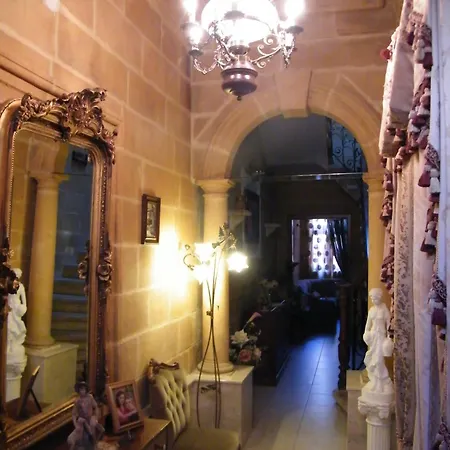 Nocturne Family House Homestay Paola