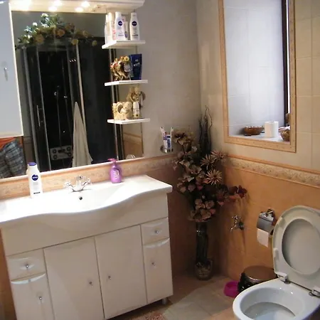 Nocturne Family House Паола