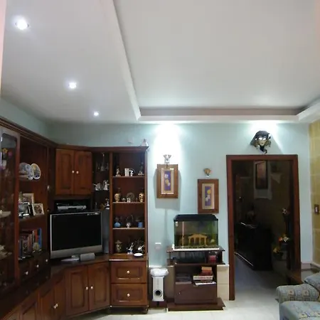 Séjour chez l'habitant Nocturne Family House Paola