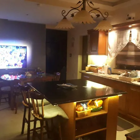 ホームステイ Nocturne Family House パオーラ