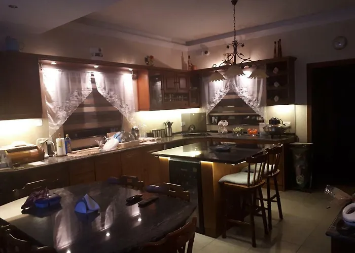 Nocturne Family House ホームステイ